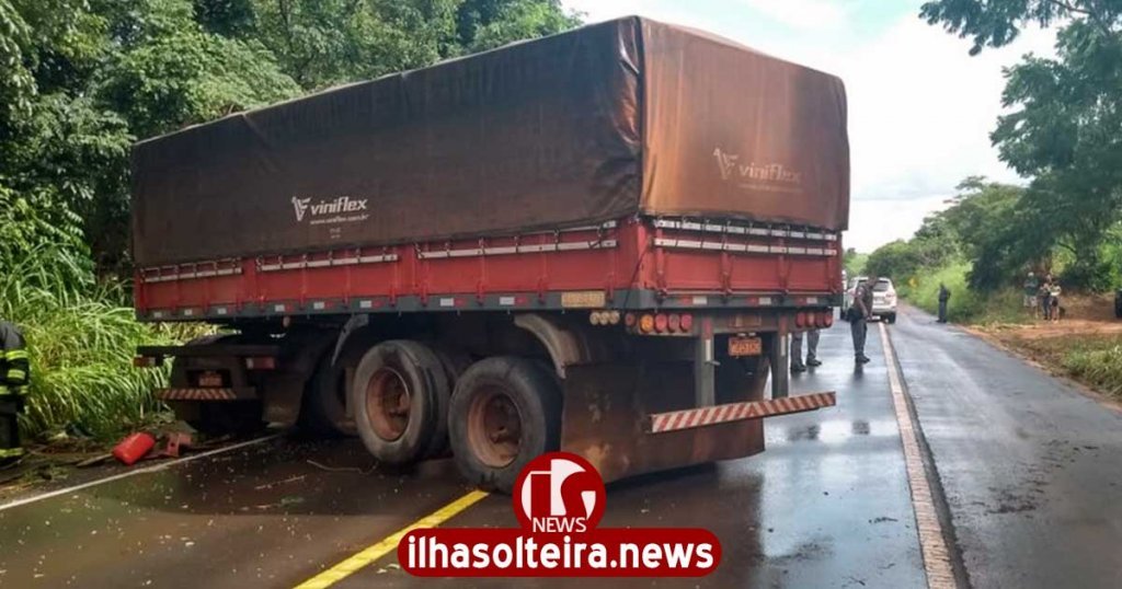 ilha-solteira-news-acidente-rodovia-dos-barrageiros-caminhao-bate-barranco