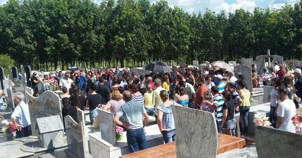 ilha-solteira-news-enterro-universitaria-morta-facadas-maria-julia-unesp