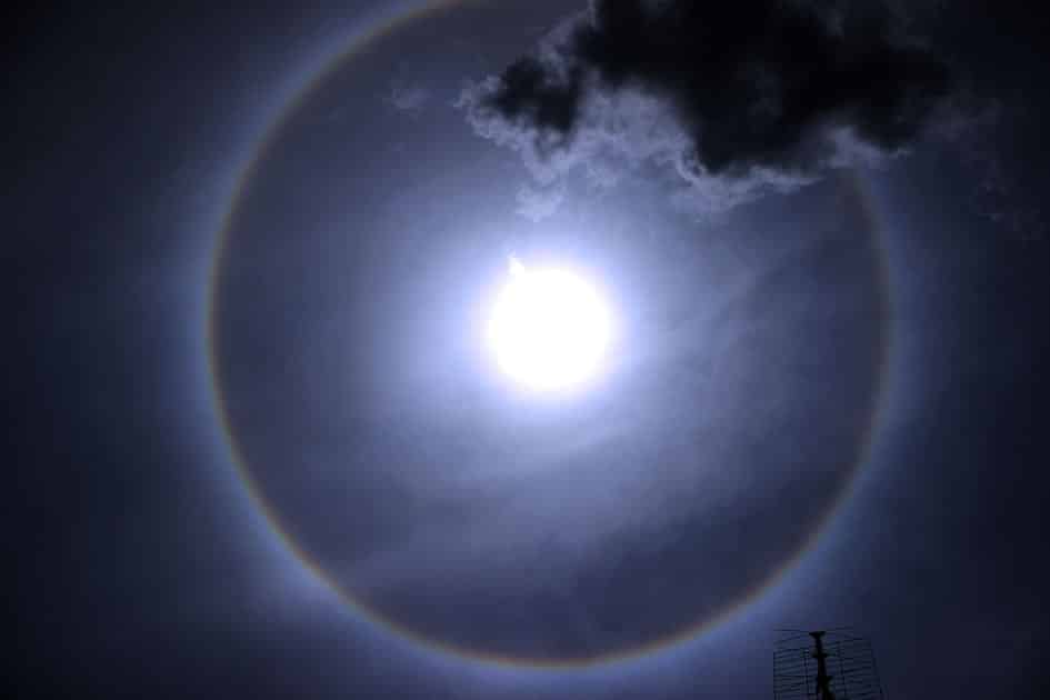 Halo solar é visto no céu de Ilha Solteira nesta quinta 22 halo-solar-ceu-ilha-solteira-news