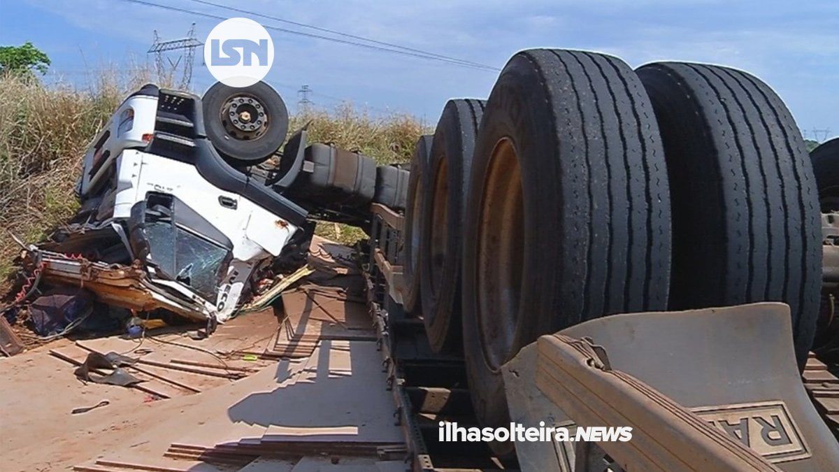 carreta-capota-rodovia-gerson-dourado-itapura-ilha-solteira-news