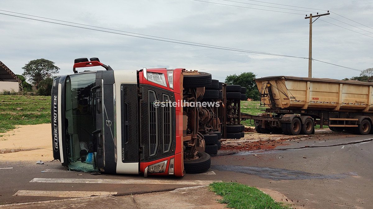 carreta carregada com farelo de soja tomba na avenida atlântica em ilha solteira