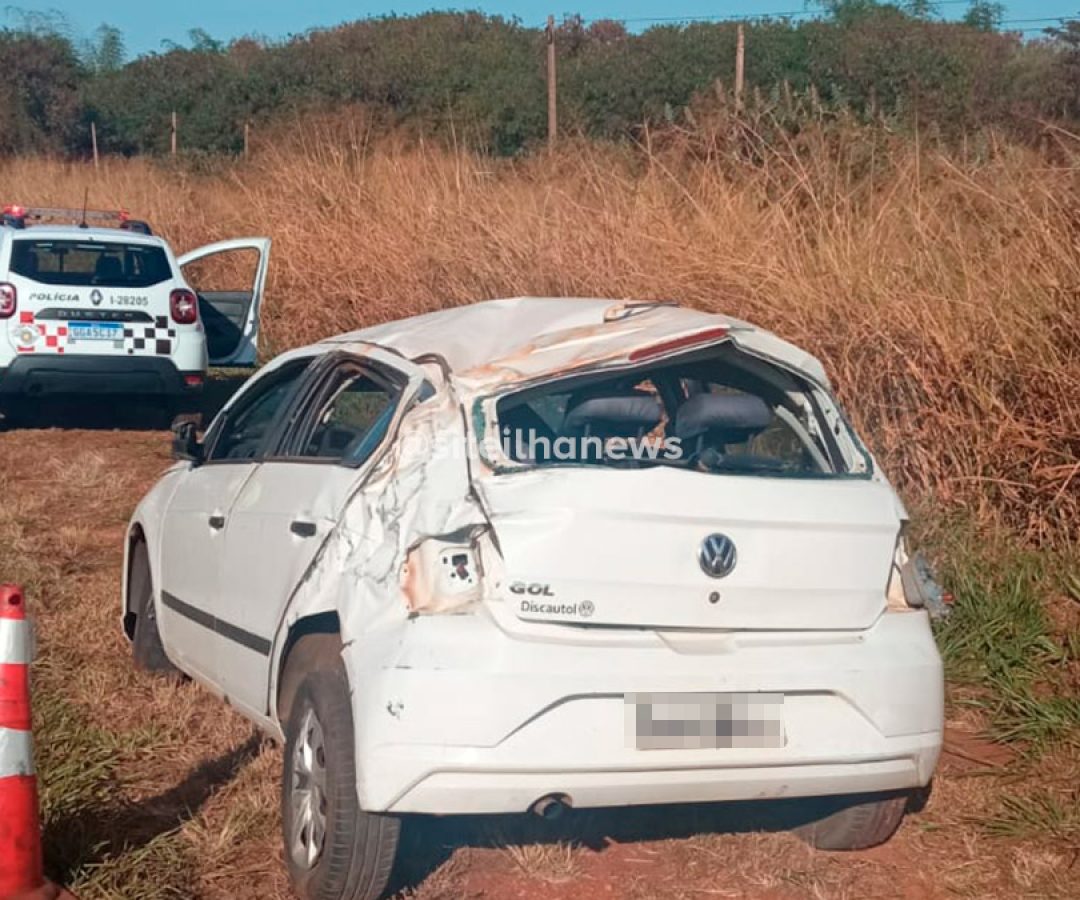 carro-capota-acidente-ilha-solteira