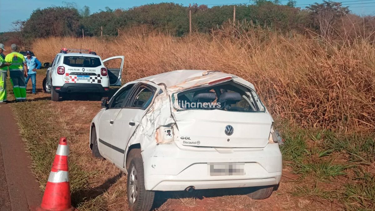 carro-capota-acidente-ilha-solteira