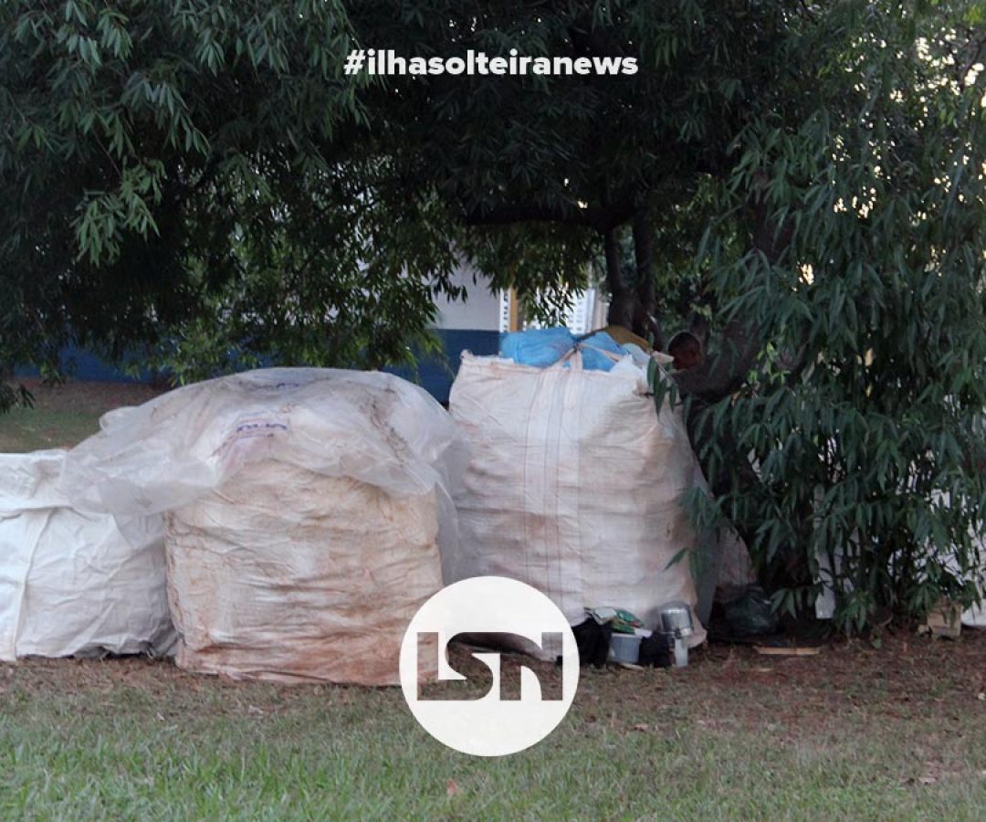 catadores-acumulam-lixo-no-pronto-socorro-ilha-solteira-news