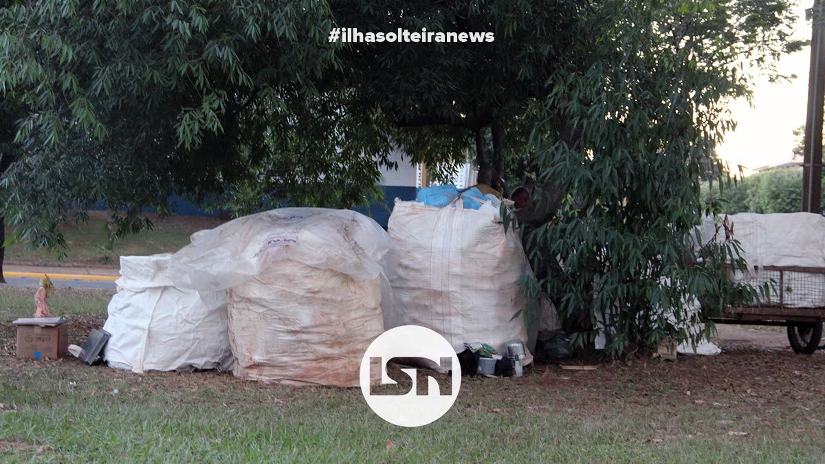 catadores-acumulam-lixo-no-pronto-socorro-ilha-solteira-news