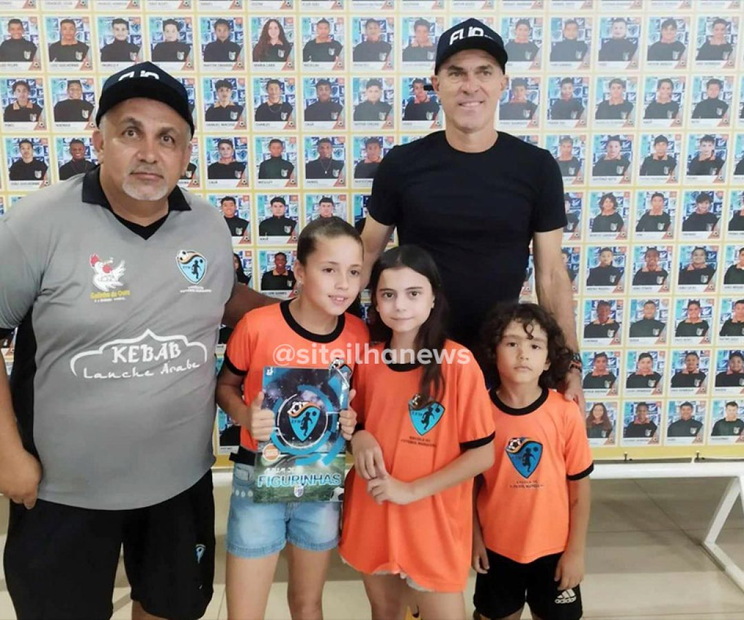 criancas-escolinha-futebol-figurinhas-ilha-solteira