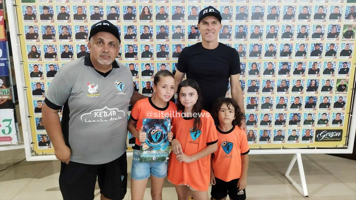 criancas-escolinha-futebol-figurinhas-ilha-solteira