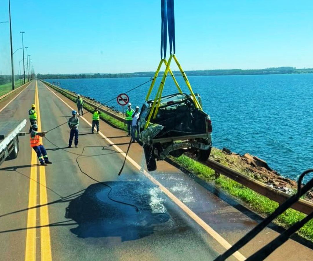 ilha-solteira-news-caminhonete-retirada-rio-parana-acidente-barragem
