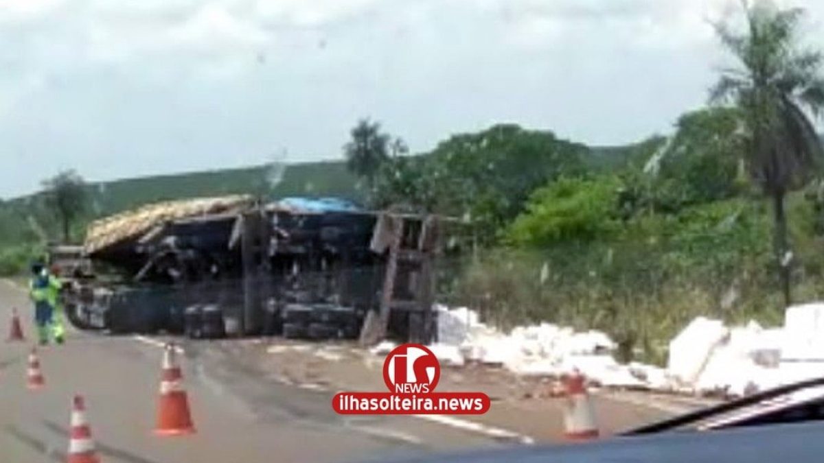 ilha-solteira-news-carroceria-de-carreta-tomba-e-espalha-carga-na-rodovia-dos-barrageiros-min
