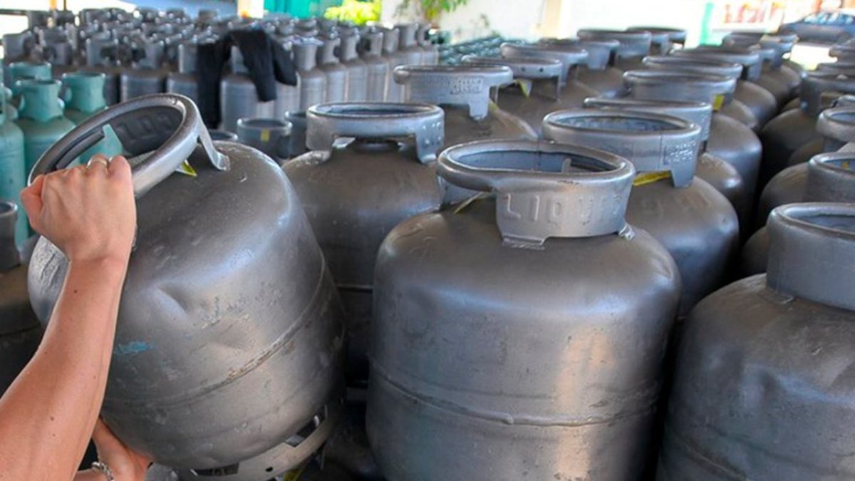 ilhanews-bolsonaro-anuncia-zerar-imposto-gas-cozinha-diesel-ilha-solteira