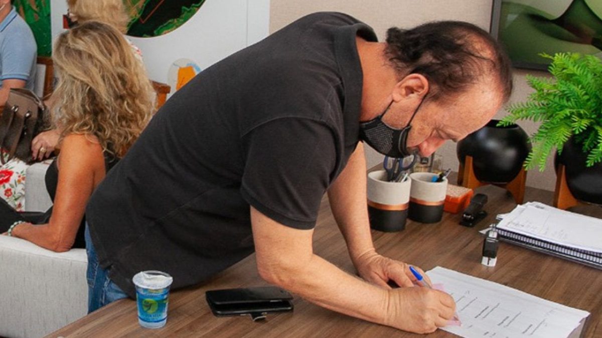 ilhanews-prefeito-andradina-mario-celso-doa-segundo-salario-ilha-solteira