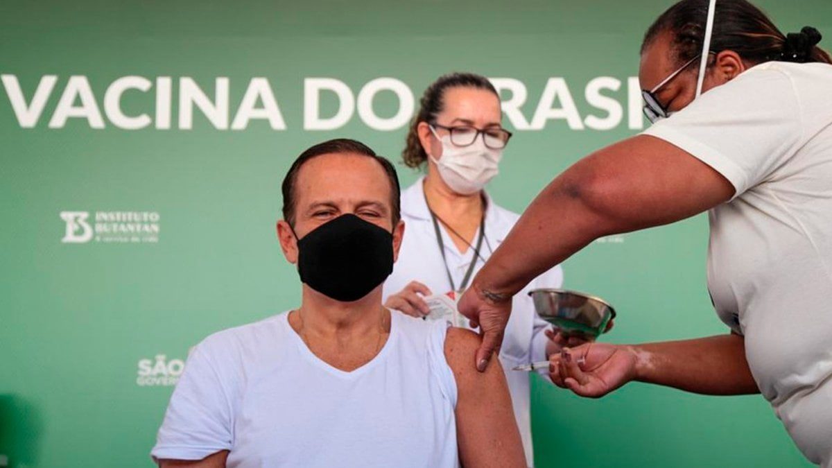 joao-doria-obriga-servidores-estaduais-comprovar-vacina-ilha-solteira-ilhanews