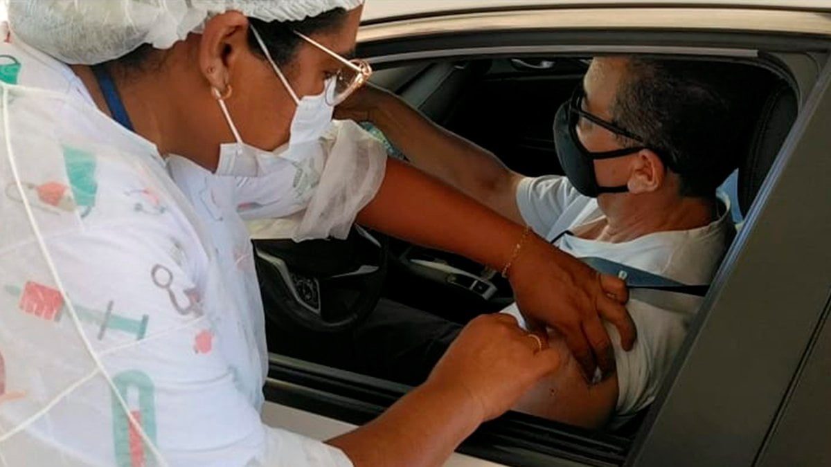 vacinacao-covid-19-praca-dos-paiaguas-ilha-solteira-ilhanews